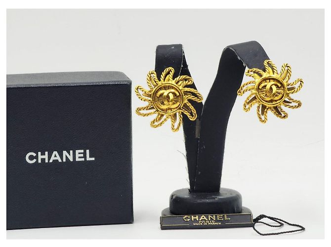 Orecchini Chanel Vintage Gilt Twisted Sun CC Gold hardware - vista 2