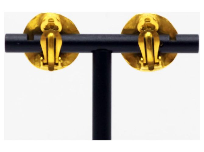 Orecchini a bottone martellato Chanel Gold hardware - vista 2