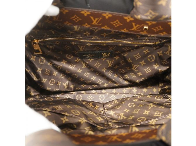 Louis Vuitton Tote Bag LV Pillow On the Go MM M21069 Noir - vista 4