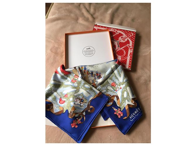 Lenço Hermès intitulado NOEL AU 24 FAUBOURG novo na sua caixa e na sua caixa externa - vista 3
