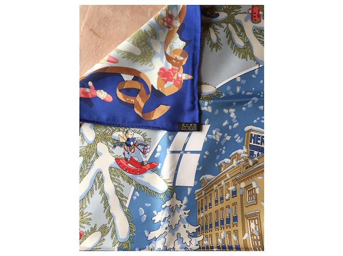 Lenço Hermès intitulado NOEL AU 24 FAUBOURG novo na sua caixa e na sua caixa externa - vista 7