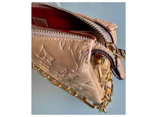 Coussin Louis Vuitton Cushion PM Pelle di Agnello Oro D'oro - vista 11