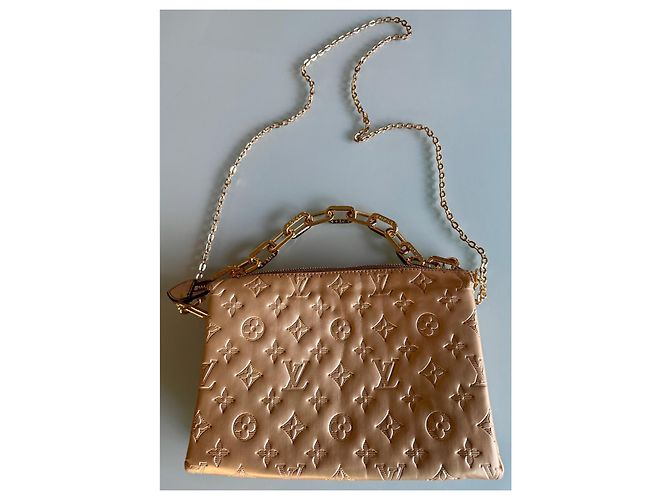 Coussin Louis Vuitton Cushion PM Pelle di Agnello Oro D'oro - vista 12