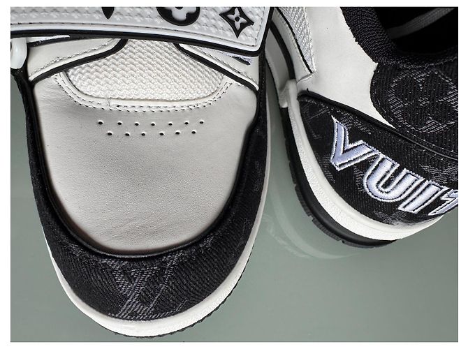 Louis Vuitton Baskets LV Trainer Noir Blanc - vue 10