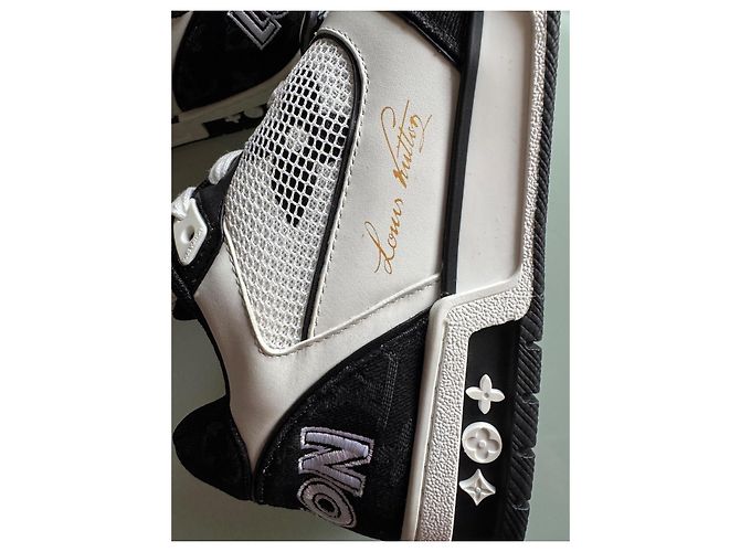 Louis Vuitton Baskets LV Trainer Noir Blanc - vue 12