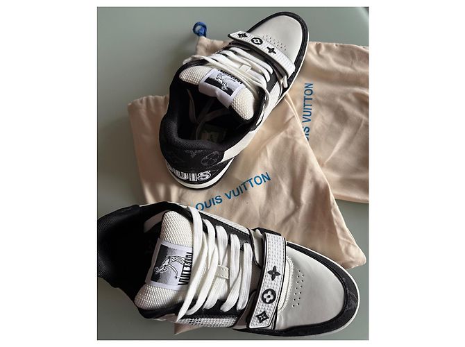 Louis Vuitton Baskets LV Trainer Noir Blanc - vue 13