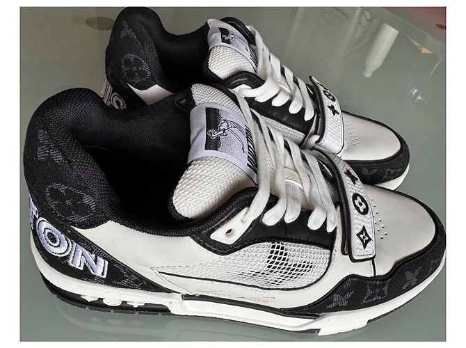 Louis Vuitton Baskets LV Trainer Noir Blanc - vue 2