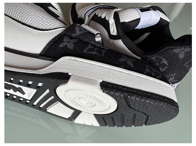 Louis Vuitton Baskets LV Trainer Noir Blanc - vue 9