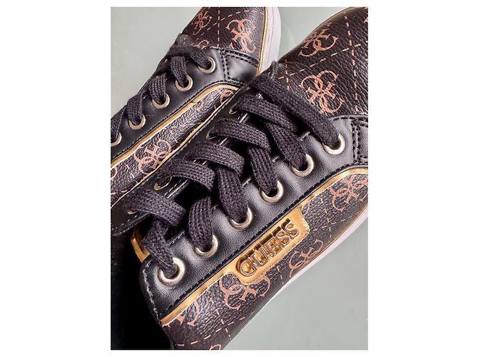 Sneakers Guess - vista 2