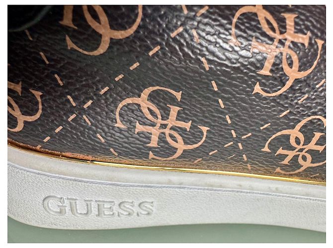 Sneakers Guess - vista 3