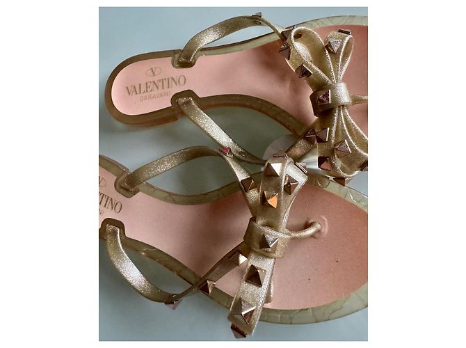 Sandali Valentino Garavani Rockstud bow rosa oro D'oro - vista 3