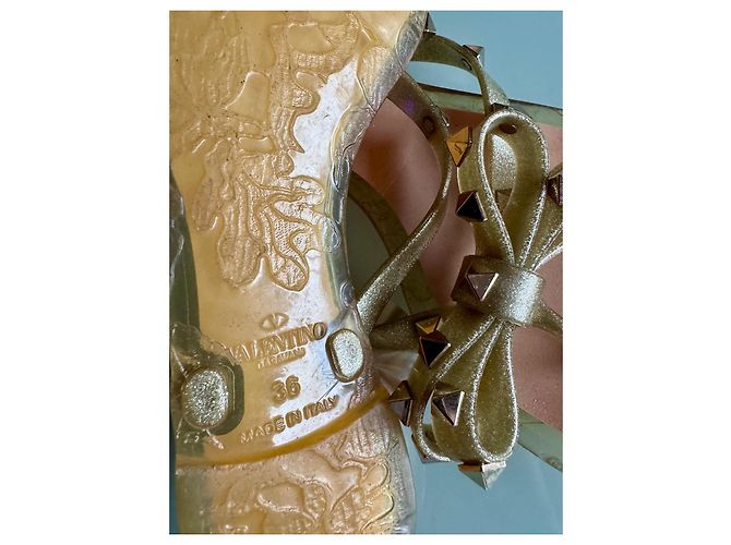 Sandali Valentino Garavani Rockstud bow rosa oro D'oro - vista 4
