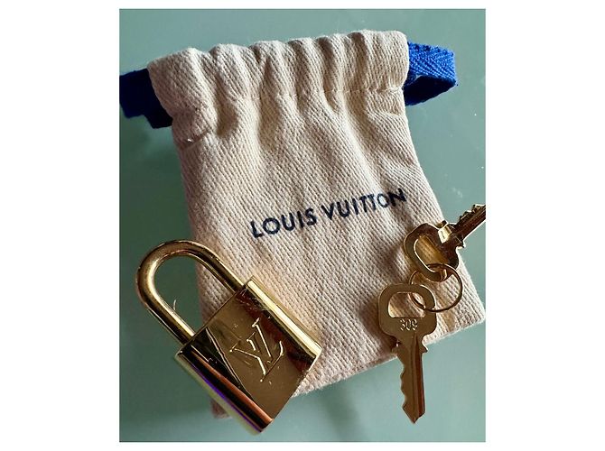 Lucchetto Louis Vuitton in metallo dorato D'oro - vista 2