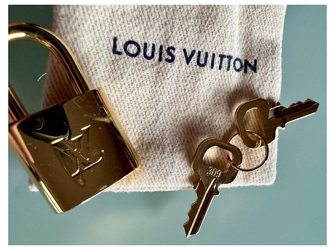 Lucchetto Louis Vuitton in metallo dorato D'oro - vista 3