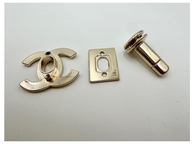 CHANEL fibbia CC turnlock  oro D'oro - vista 6