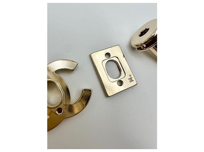 CHANEL fibbia CC turnlock  oro D'oro - vista 7