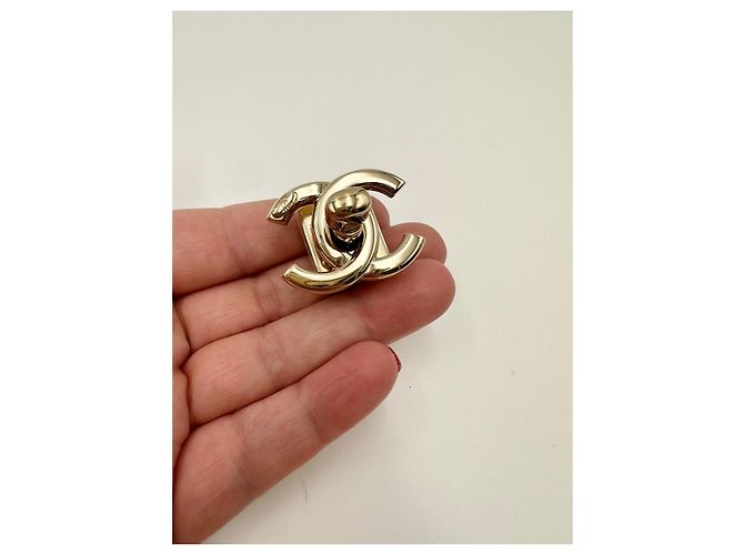 CHANEL fibbia CC turnlock  oro D'oro - vista 9