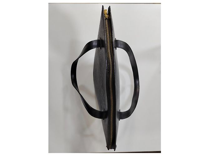Bolso Louis Vuitton Saint Jacques en cuero Épi negro - vista 6