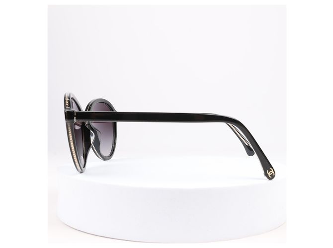 Timeless Occhiali da sole CHANEL Pantos con dettaglio a catena 5403-A in nero e oro - vista 3
