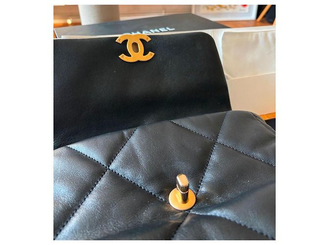 Chanel 19 Small nero oro argento hardware borsa a pattina - vista 12