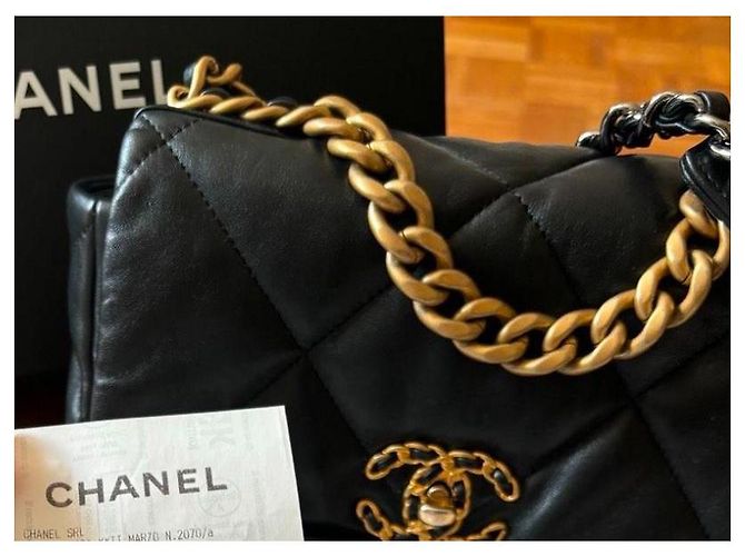 Chanel 19 Small nero oro argento hardware borsa a pattina - vista 5