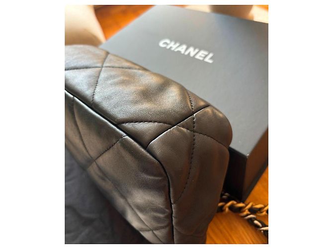 Chanel 19 Small nero oro argento hardware borsa a pattina - vista 6