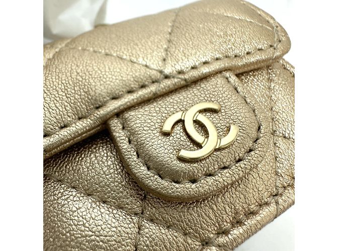 Chanel 2024 Matelassé Coco Mark Charm per Borsa D'oro - vista 11