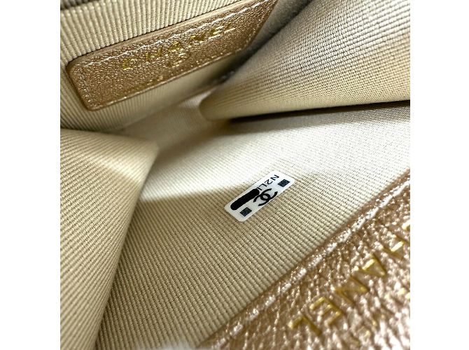 Chanel 2024 Matelassé Coco Mark Charm per Borsa D'oro - vista 14