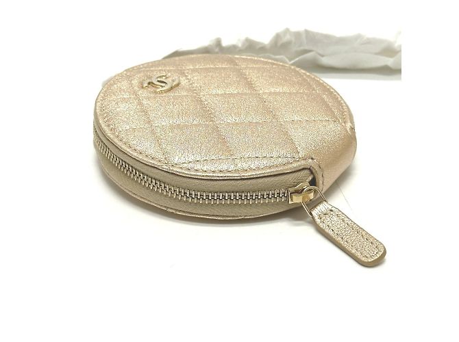 Chanel 2024 Matelassé Coco Mark Charm per Borsa D'oro - vista 4