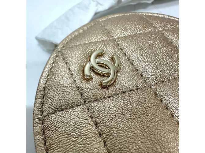 Chanel 2024 Matelassé Coco Mark Charm per Borsa D'oro - vista 6