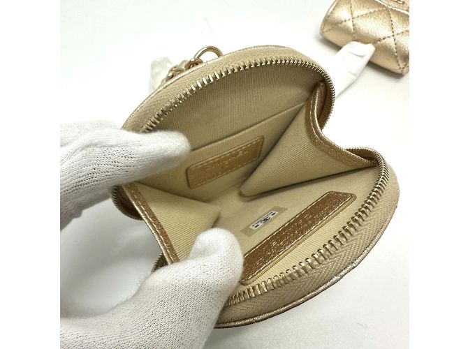 Chanel 2024 Matelassé Coco Mark Charm per Borsa D'oro - vista 7