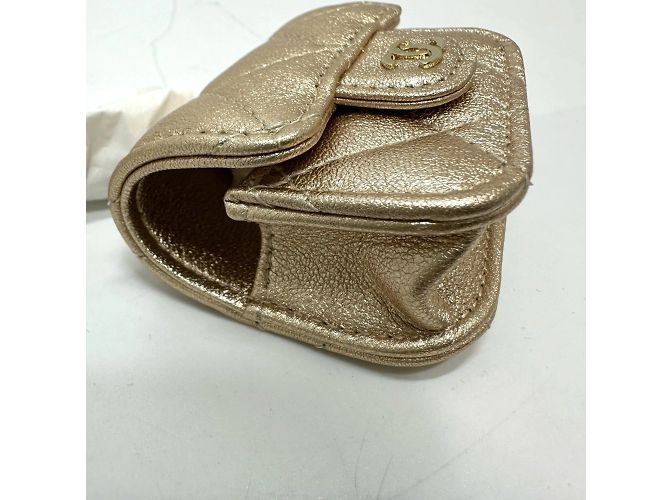 Chanel 2024 Matelassé Coco Mark Charm per Borsa D'oro - vista 9