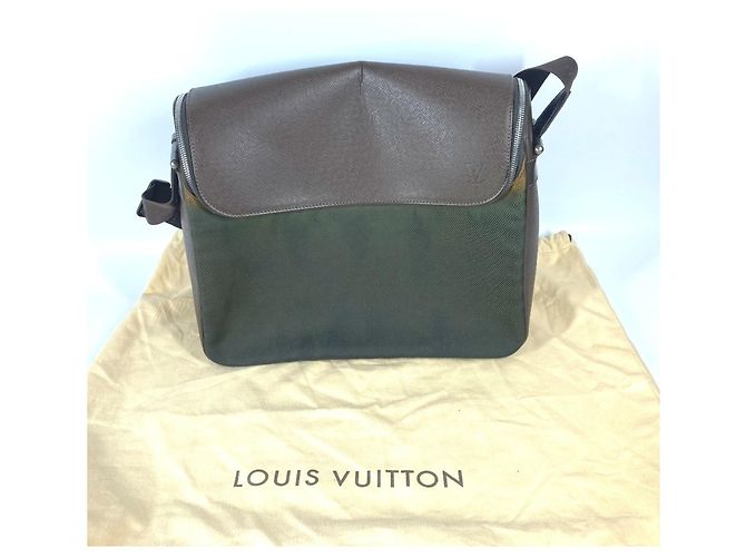 Borsa messenger Taimir in Taiga di Louis Vuitton Marrone - vista 10