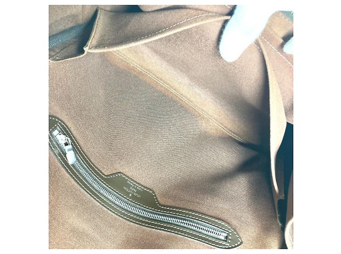 Borsa messenger Taimir in Taiga di Louis Vuitton Marrone - vista 14
