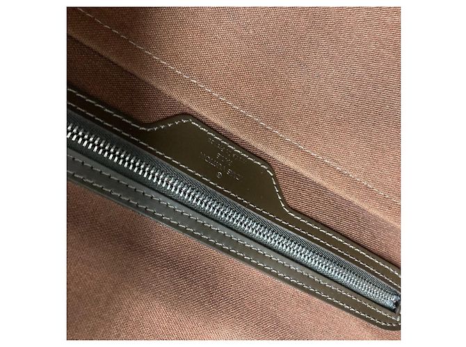 Borsa messenger Taimir in Taiga di Louis Vuitton Marrone - vista 16