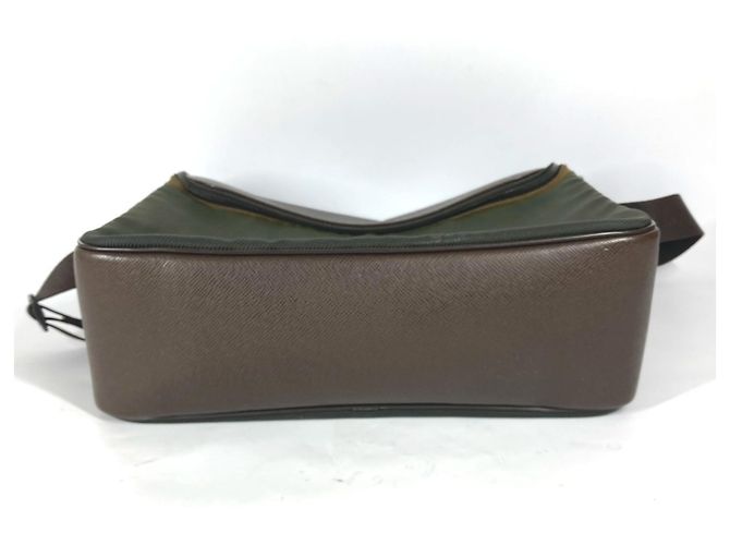 Borsa messenger Taimir in Taiga di Louis Vuitton Marrone - vista 6