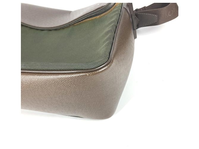 Borsa messenger Taimir in Taiga di Louis Vuitton Marrone - vista 7