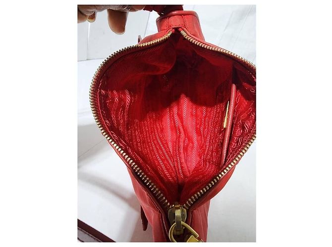 PRADA Borsa a spalla piccola in nylon tessuto rossa Rosso - vista 10