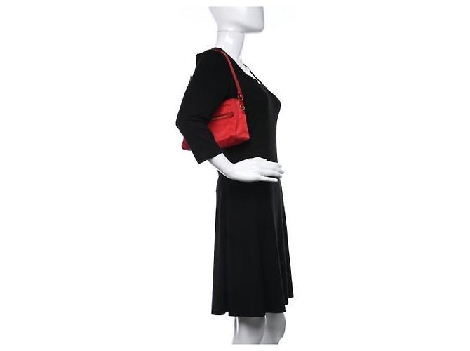 PRADA Borsa a spalla piccola in nylon tessuto rossa Rosso - vista 3