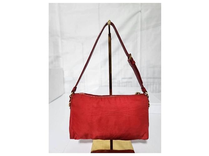 PRADA Borsa a spalla piccola in nylon tessuto rossa Rosso - vista 4
