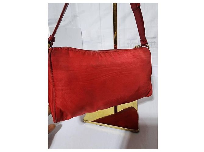 PRADA Borsa a spalla piccola in nylon tessuto rossa Rosso - vista 7