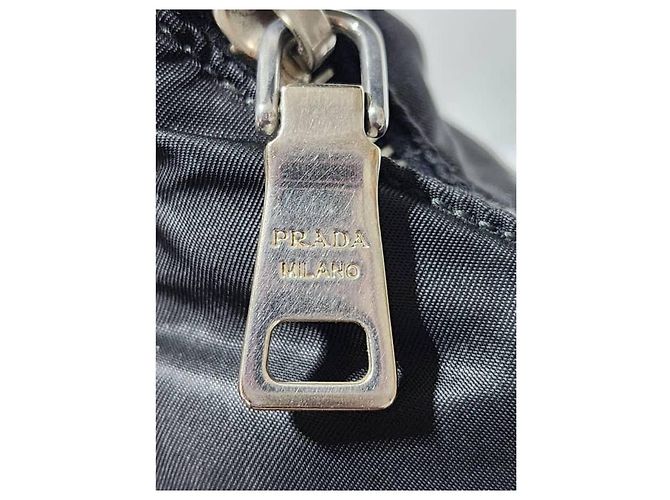 PRADA Borsa a Spalla Sacca in Nylon Saffiano Nera Nero - vista 11