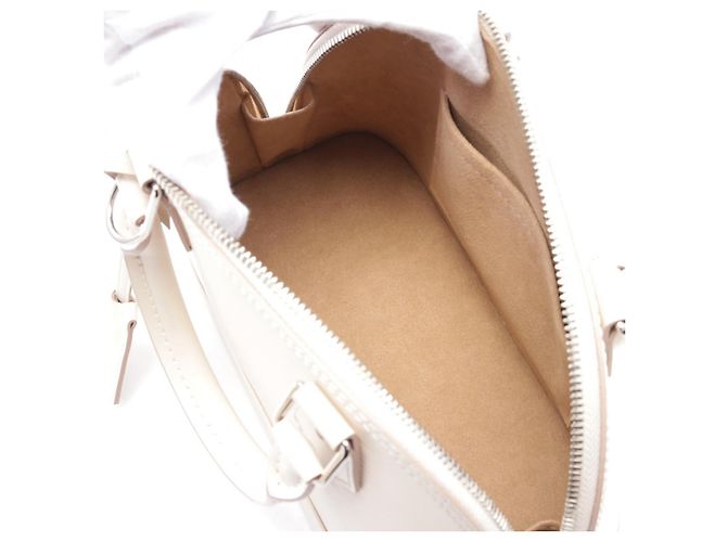 Louis Vuitton Alma BB Leather Handbag M58706 White - view 3