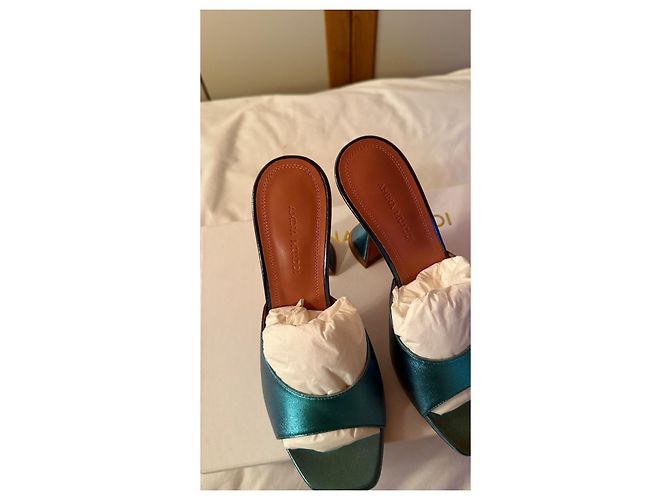 Sandali Amina Muaddi Lupita in pelle blu - vista 4