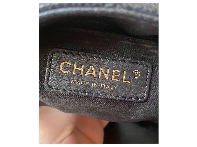 Borsa Chanel GST Grand Shopping Tote in pelle caviar nera - vista 17