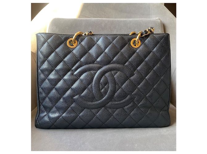 Borsa Chanel GST Grand Shopping Tote in pelle caviar nera - vista 4