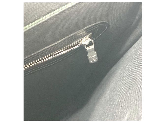Borsa a Spalla Louis Vuitton Taiga Saratov GM Grigio - vista 8