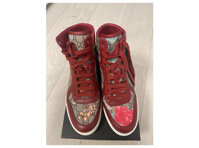 Gucci Sneaker aus rotem Leder - Ansicht 2