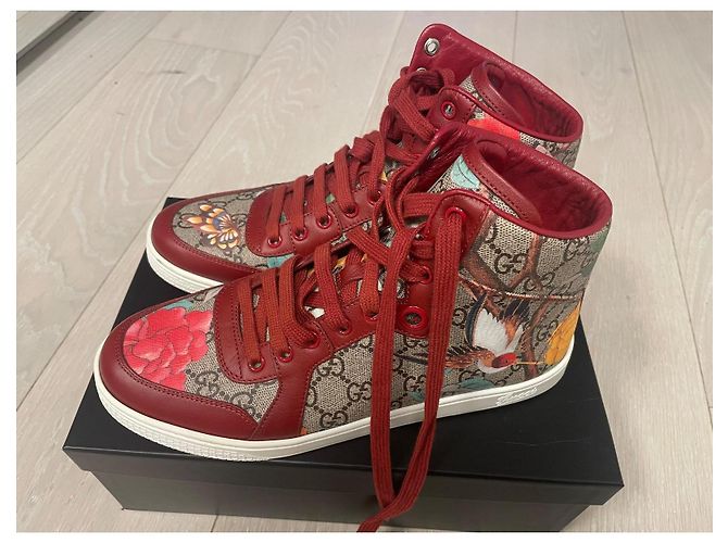 Gucci Sneaker aus rotem Leder - Ansicht 3