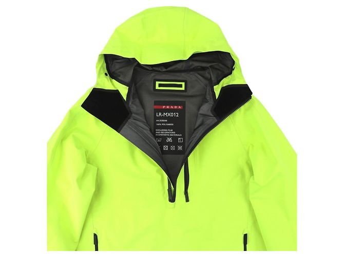 Giacca pullover a mezza zip in Gore-tex giallo fluorescente verde di Prada - vista 2